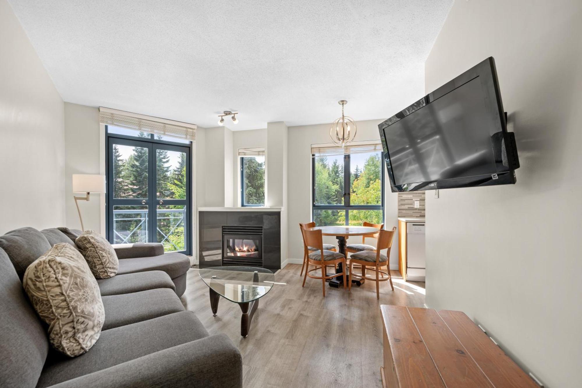 Alpenglow Lodge Two Bedroom Apartment By Mva Whistler Exterior photo